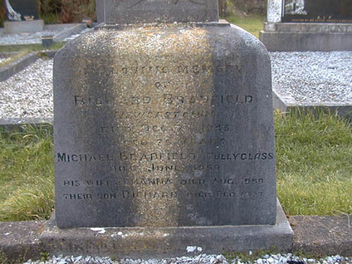 Bradfield tombstone 1.jpg 82.6K